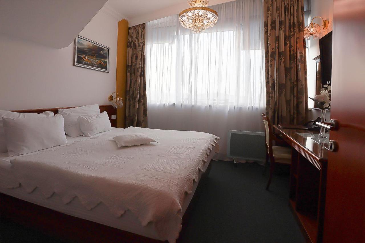 Apart-Hotel Integra Banja Luka Esterno foto